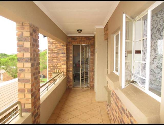 2 BEDROOM PROPERTY TO RENT IN DIE HOEWES